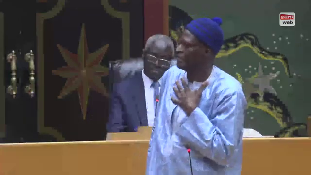 Assemblée Nationale : Le Député  Maire  Dr Oumar CISSE lors du vote du ministère des forces armées